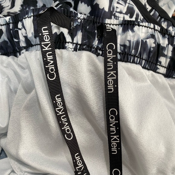 Nwt Calvin Klein || Scribble black/white Shorts with inner underwear Sz XL - Picture 6 of 10